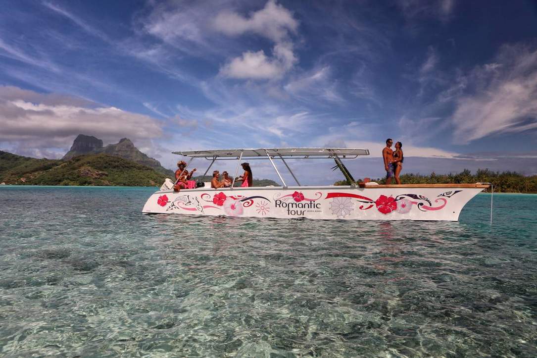 outrigger-canoe-public-tours-deluxe-bora-bora